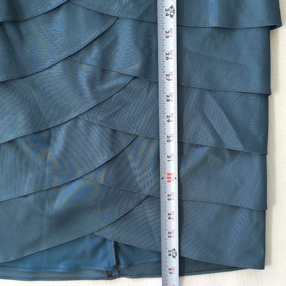 Adrianna Papell Tafetta Shutter Layered Dress, Size 6 - Picture 10 of 13